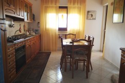 APPARTAMENTO DI 100 MQ CON TRE VANI LETTO E GARAGE APPARTAMENTO DI 100 MQ CON TRE VANI LETTO E GARAGE