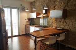 APPARTAMENTO RISTRUTTURATO ED AMMOBILIATO IN CENTRO STORICO APPARTAMENTO RISTRUTTURATO ED AMMOBILIATO IN CENTRO STORICO