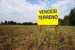 TERRENO EDIFICABILE DI 820 MQ TERRENO EDIFICABILE DI 820 MQ
