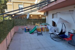 APPARTAMENTO DI 130 MQ CON TERRAZZO IN BUONE CONDIZIONI APPARTAMENTO DI 130 MQ CON TERRAZZO IN BUONE CONDIZIONI