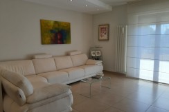 ELEGANTE APPARTAMENTO DI 125 MQ CON MANSARDA, GARAGE E POSTO AUTO ELEGANTE APPARTAMENTO DI 125 MQ CON MANSARDA, GARAGE E POSTO AUTO