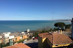 TERRACIELO RISTRUTTURATO DI 90 MQ CON VISTA MARE TERRACIELO RISTRUTTURATO DI 90 MQ CON VISTA MARE