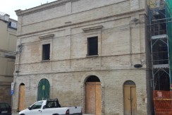 INTERO STABILE RISTRUTTURATO IN CENTRO STORICO INTERO STABILE RISTRUTTURATO IN CENTRO STORICO