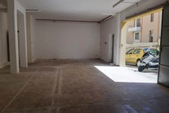 VENDESI MAGAZZINO/DEPOSITO DI 280 MQ IN ZONA SEMI-CENTRALE VENDESI MAGAZZINO/DEPOSITO DI 280 MQ IN ZONA SEMI-CENTRALE