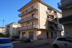 APPARTAMENTO DI 92 MQ CON GARAGE IN ZONA CENTRALE E SERVITA APPARTAMENTO DI 92 MQ CON GARAGE IN ZONA CENTRALE E SERVITA
