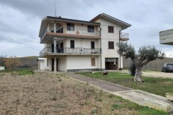 APP. DI 140 MQ IN VILLETTA BIFAMILIARE CON GARAGE DOPPIO, TAVERNA E TERRENO APP. DI 140 MQ IN VILLETTA BIFAMILIARE CON GARAGE DOPPIO, TAVERNA E TERRENO
