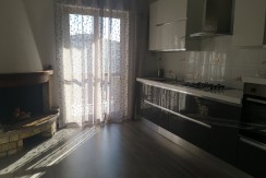 APPARTAMENTO RISTRUTTURATO DI 100 MQ IN ZONA CENTRALE APPARTAMENTO RISTRUTTURATO DI 100 MQ IN ZONA CENTRALE