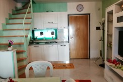 GRAZIOSO DUPLEX AMMOBILIATO E MUNITO DI DOPPI TERRAZZI GRAZIOSO DUPLEX AMMOBILIATO E MUNITO DI DOPPI TERRAZZI