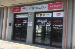 AFFITTASI LOCALE COMMERCIALE CON POSTO AUTO A VASTO MARINA