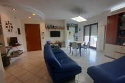 IN TRATTATIVA!! RECENTE COSTRUZIONE DI 80 MQ CON VISTA MARE. GARAGE INCLUSO