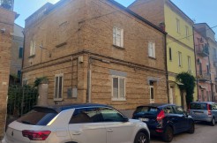 CASA AFFIANCATA DI 98 MQ IN ZONA CENTRO STORICO CASA AFFIANCATA DI 98 MQ IN ZONA CENTRO STORICO