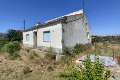 CASALE AL GREZZO DI 100 MQ CON 2.500 MQ DI TERRENO