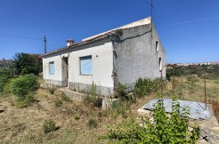 CASALE AL GREZZO DI 100 MQ CON 2.500 MQ DI TERRENO